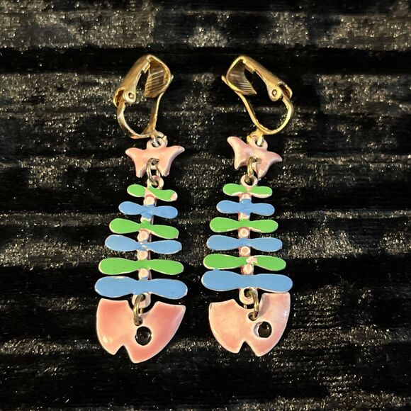 Vintage Dangling Articulated Enamel On Metal Fish Clip On Earrings Pink Teal - Picture 2 of 9